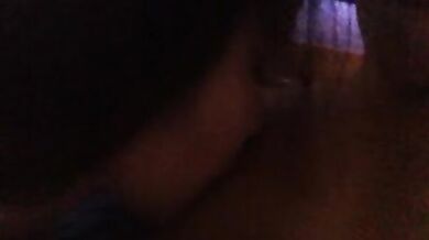 シンガポールの姉妹が素手で精子を受け取る