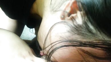 Singapore thổi kèn với miệng nhỏ linh hoạt