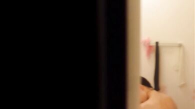 He pinches his nose and goes into the bath!! ○K virgin who is famous for entering the school, に通ってます【Several cm から広がる世界 Vol.01】