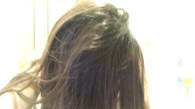 シンガポールの若いカップルがトイレで自撮り