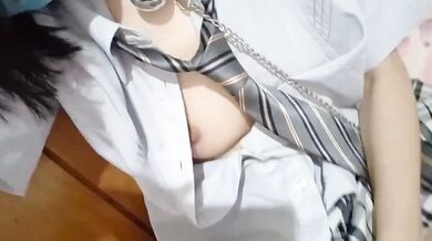 JKビッチが偽ペニスでオナニーして叫ぶ