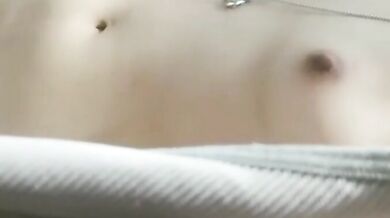 貧乳の妹がトイレで裸にされる