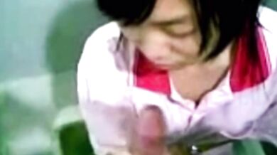 Student gives her boyfriend a blowjob and a handjob in the bathroom