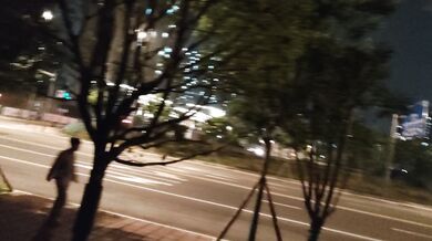 黑絲水手服少女路邊尿尿