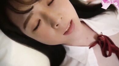 在外人面前她是清純的學妹，但躺在床上她瞬間變成一個截然不同的“母狗”