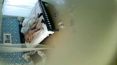 色白でムチムチでスタイル抜群の女子校生が男子校生に激しく犯される_体外射精で疲れて動きたくない