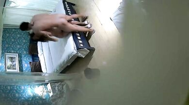 色白でムチムチでスタイル抜群の女子校生が男子校生に激しく犯される_体外射精で疲れて動きたくない