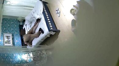 色白でムチムチでスタイル抜群の女子校生が男子校生に激しく犯される_体外射精で疲れて動きたくない