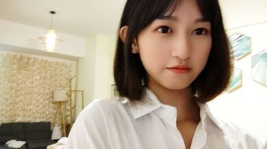 Contrast pure short hair beauty