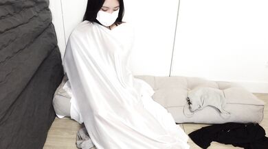 Korean beauty anchor Yuri's private selfie uploaded