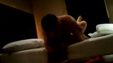 Cặp đôi đại học Hàn Quốc vào phòng khách sạn quan hệ tình dục và chụp ảnh selfie