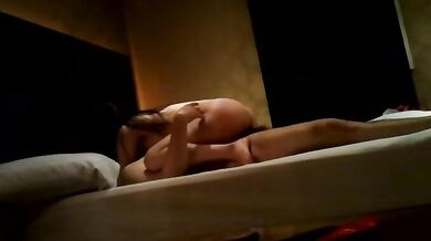 Cặp đôi đại học Hàn Quốc vào phòng khách sạn quan hệ tình dục và chụp ảnh selfie