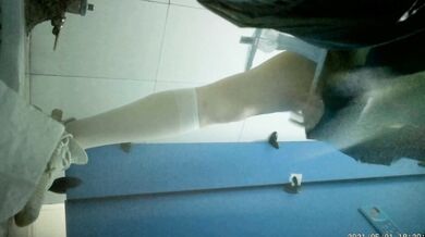 偷窺多個小姐姐上厠所尿尿