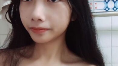 気まぐれな貧乳少女のオナニー