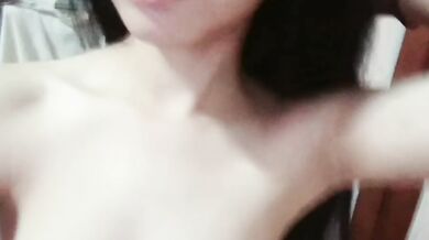 氣質貧乳妹子自慰