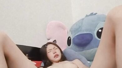 貧乳騷妹全裸視訊自慰