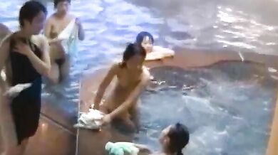 sup369-su01-bathvoyeur