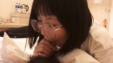 大きなメガネのガールフレンドのフェラチオ一人称視点