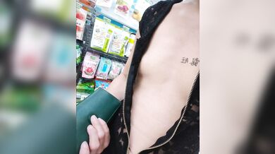 No underwear tail see-through top supermarket