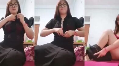 Student Qiu stripped and masturbated