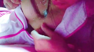 かわいい妹が彼氏に自撮り写真を送る