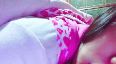 かわいい妹が彼氏に自撮り写真を送る