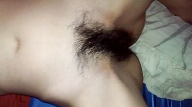 妹が酔って寝ている間に兄が下着を脱いでびしょ濡れマンコを犯した(3)