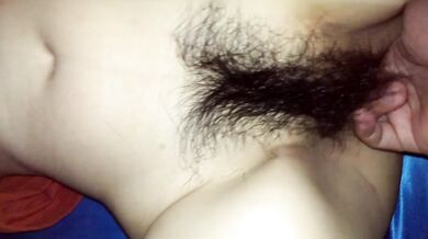 妹が酔って寝ている間に兄が下着を脱いでびしょ濡れマンコを犯した(3)