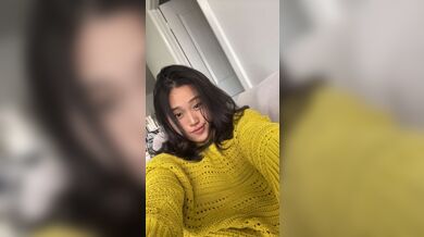 Người đẹp Singapore ngực nhỏ thủ dâm trên video