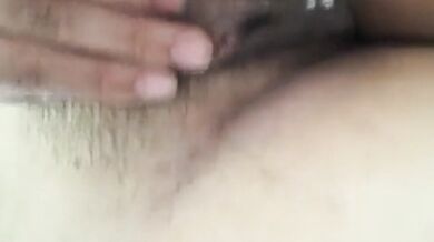 台湾の中学生がトイレで胸を揉んでオナニー 興奮してクリトリスが腫れ上がった。