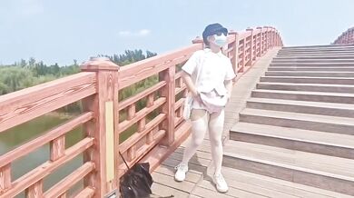 橋の上で露出するJKビッチを調教