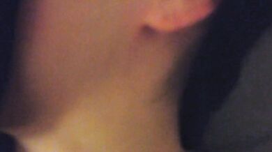 Chị em quan hệ tình dục tại nhà, chị gái bảo không được xuất tinh vào trong, anh trai vào trong