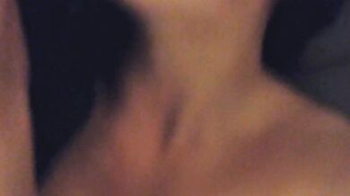 Chị em quan hệ tình dục tại nhà, chị gái bảo không được xuất tinh vào trong, anh trai vào trong