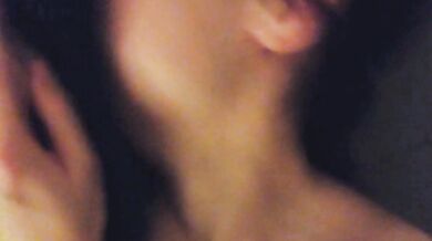 Chị em quan hệ tình dục tại nhà, chị gái bảo không được xuất tinh vào trong, anh trai vào trong