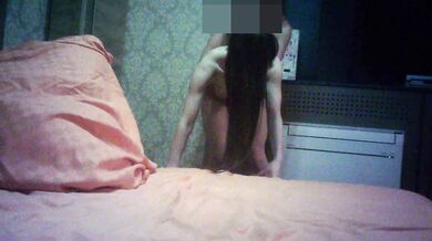 立ち姿のバックパック美人