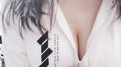 胸元露出自撮り03