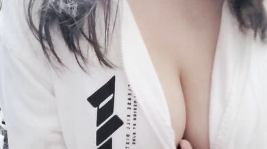 胸元露出自撮り03