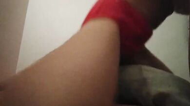 【枕頭自慰妹4】妹妹脫衣誘惑後幻想拿枕頭騎乘做愛邊揉胸