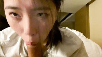 秀氣美女吃肉棒