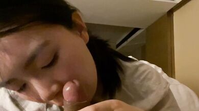 秀氣美女吃肉棒