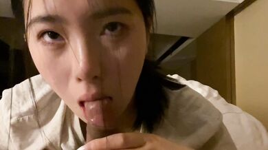 秀氣美女吃肉棒