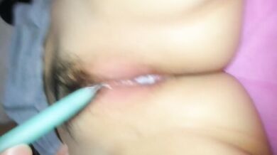 妹の白いオマンコを掘るのを手伝って