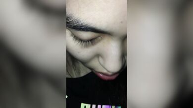 彼女は酔っている