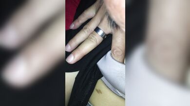 彼女は酔っている