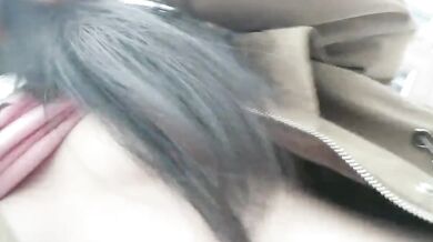 立ったままバイブレーターで遊ぶ肉付きの良い女の子