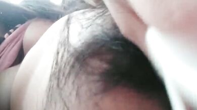 立ったままバイブレーターで遊ぶ肉付きの良い女の子