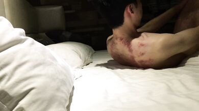 Ảnh tự sướng trong phòng khách sạn của cặp đôi trẻ bị rò rỉ