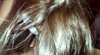 哥哥睡懶覺不起床,妹妹就吸懶覺叫他起床