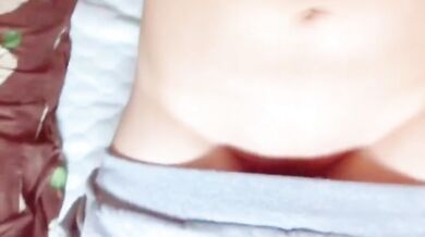 かわいい女子高生が寮でオナニーする